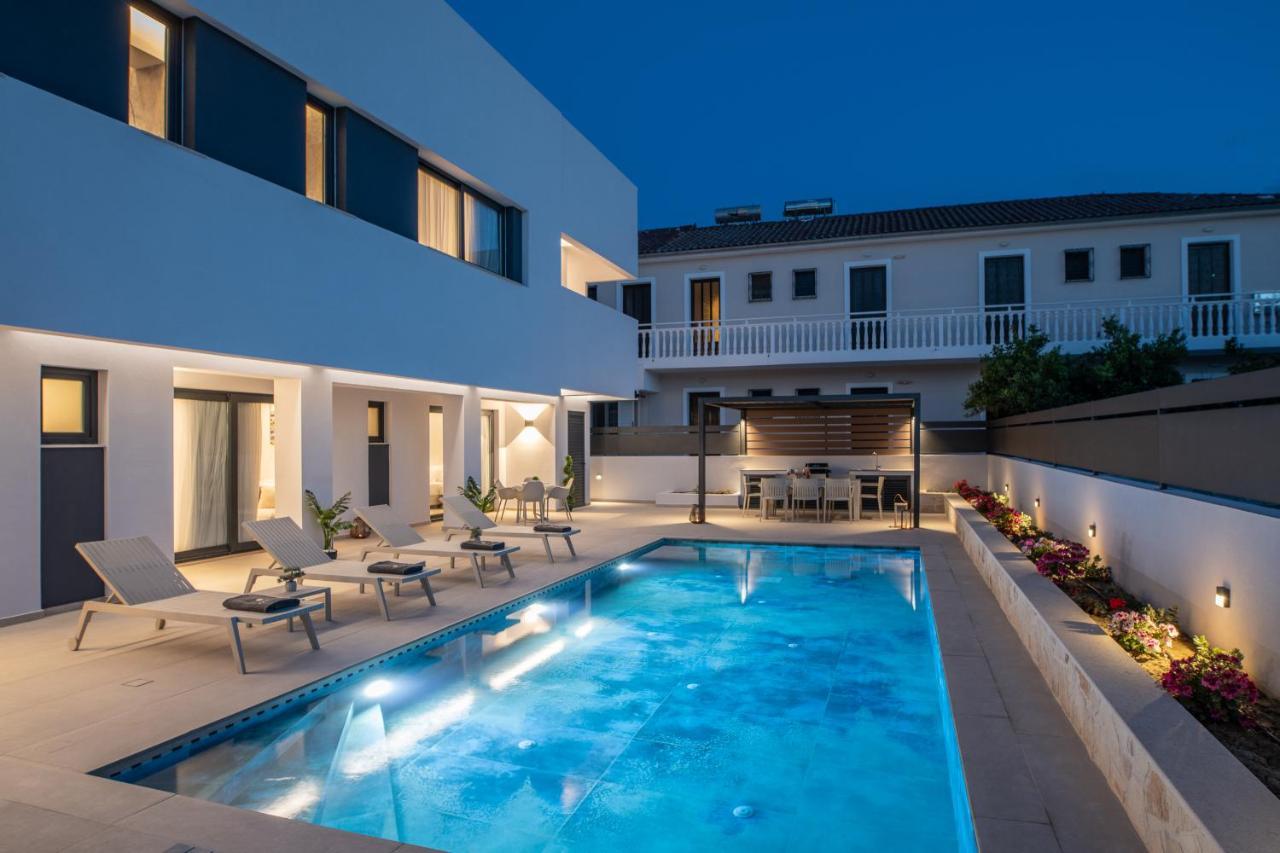 Savvas & Maria Palace Villa *