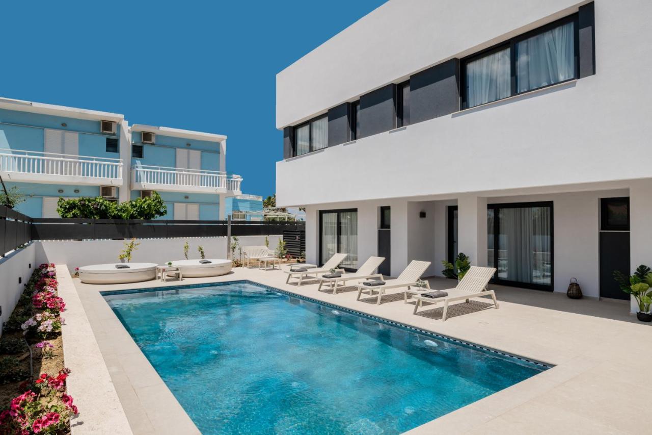 Villa Savvas & Maria Palace *