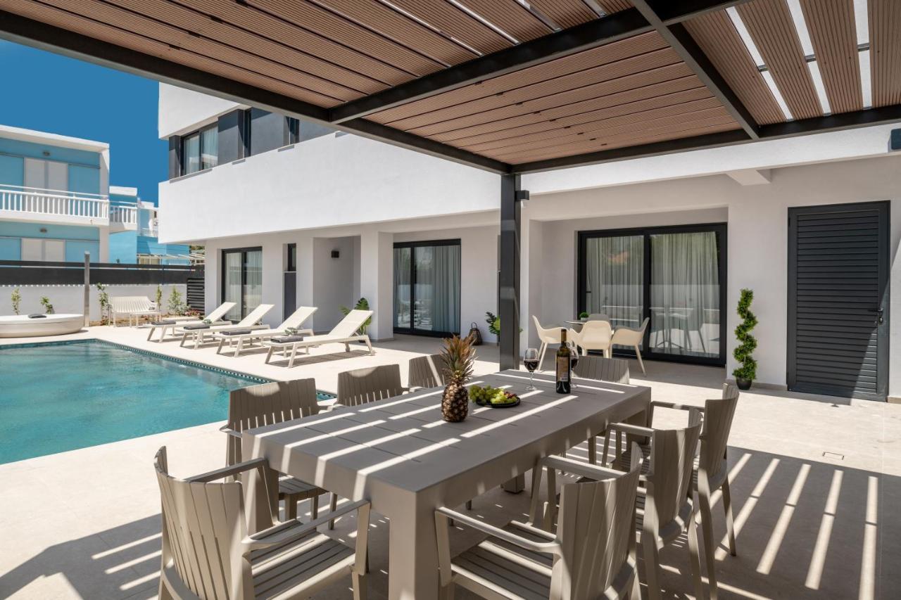 Savvas & Maria Palace Villa Laganas
